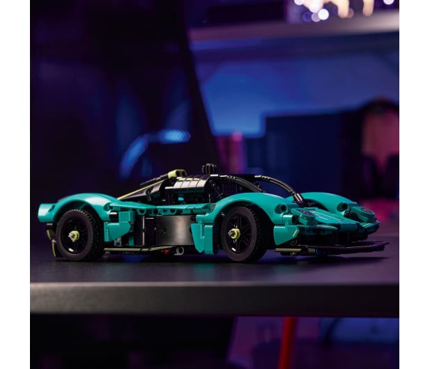 LEGO Technic 42208 Aston Martin Valkyrie - 1331618 - zdjęcie 4